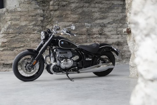 BMW R 18 được phân phối tại Việt Nam với 2 phiên bản, mức giá cao nhất là 1,039 tỷ đồng.