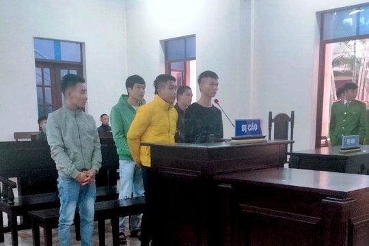 Đuổi chém nhau do mâu thuẫn trong quán karaoke, 7 đối tượng lĩnh án

