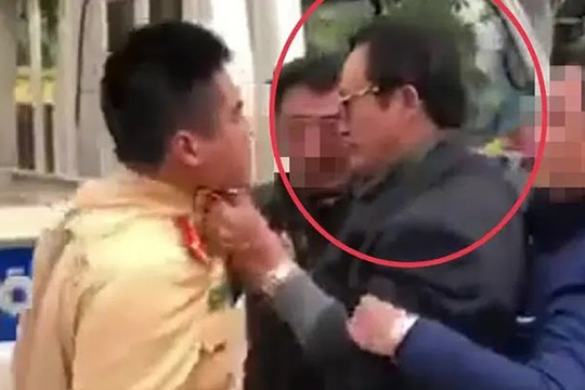 Tước giấy phép lái xe, phạt 35 triệu đồng đối với Chi cục trưởng Chi cục Dân số tỉnh Tuyên Quang