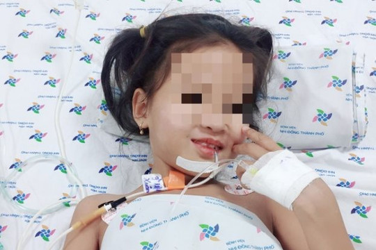 Cứu sống bệnh nhi 7 tuổi bất ngờ khó nuốt, mất tiếng, liệt dần tứ chi vì căn bệnh lạ