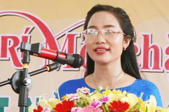 Nữ giám đốc tống tiền hiệu trưởng bằng clip nóng