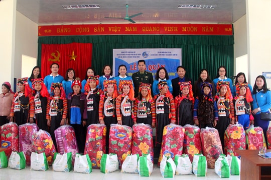 Chương trình "Tết ấm" của Trung ương Hội LHPN Việt Nam tại Lai Châu