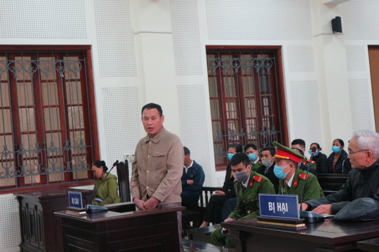 Tan nát tình làng nghĩa xóm vì cái bờ ao