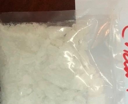 Con nghiện đi nhận ma túy thuê để lấy tiền công trừ nợ dần