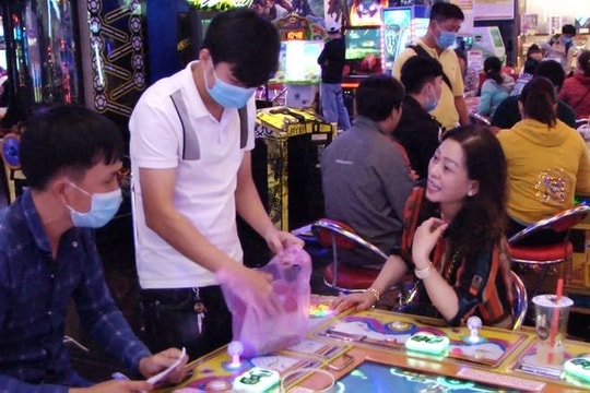 Tạm giữ 40 người đánh bạc dưới hình thức chơi game bắn cá