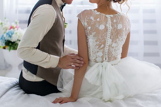 Say xỉn, phù rể bị tố xâm hại cô dâu của bạn thân trong buồng tân hôn