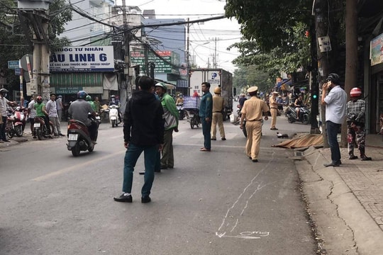 Đi xe máy đâm vào trụ điện, người đàn ông tử vong tại chỗ