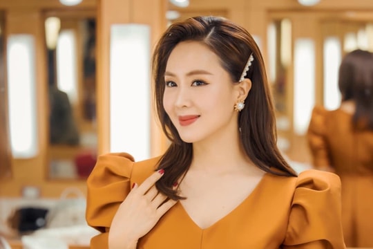 Ngó nghiêng gu thời trang cực "chất" của chị đẹp Hồng Diễm