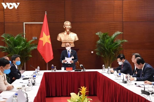 Thủ tướng họp khẩn về Covid-19 tại Đại hội XIII