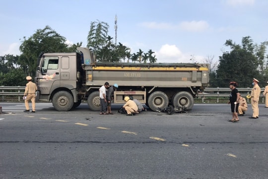 Va chạm xe ben, một học sinh lớp 9 tử vong