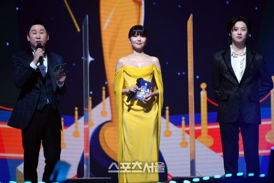 Thảm đỏ Seoul Music Awards 2021 quy tụ hàng loạt ngôi sao đình đám của làng nhạc Hàn Quốc
