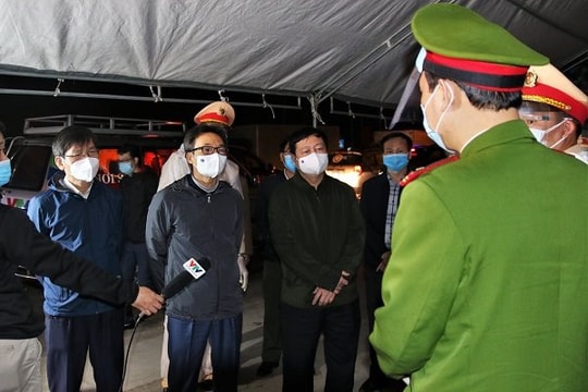 Phó Thủ tướng Vũ Đức Đam kiểm tra chống dịch Covid-19 tại Hải Dương