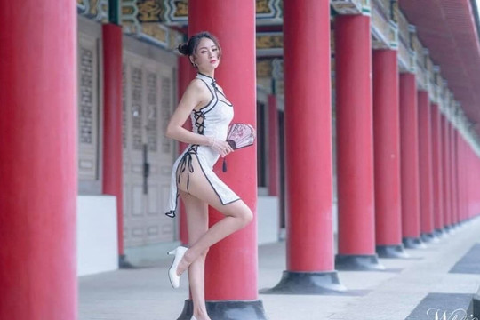 Gái xinh diện sườn xám phô da thịt ngay giữa Tử Cấm Thành khiến dân tình 'nóng mắt'
