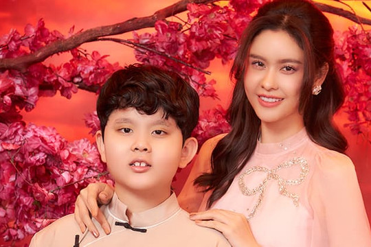 Trương Quỳnh Anh và quý tử Sushi chụp bộ ảnh ấm áp đón Tết nguyên đán 2021