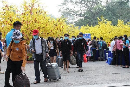 Đưa 3.000 sinh viên, thanh niên công nhân khó khăn về quê đón Tết