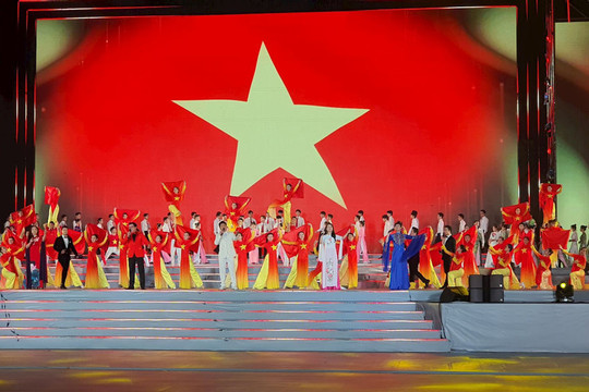Chương trình nghệ thuật đặc biệt "Khát vọng - Tỏa sáng" mừng thành công Đại hội Đảng lần thứ XIII