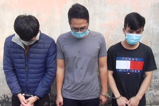 Bắt 2 giáo viên trong đường dây lừa đảo qua mạng xã hội, chiếm đoạt hơn 2 tỷ đồng
