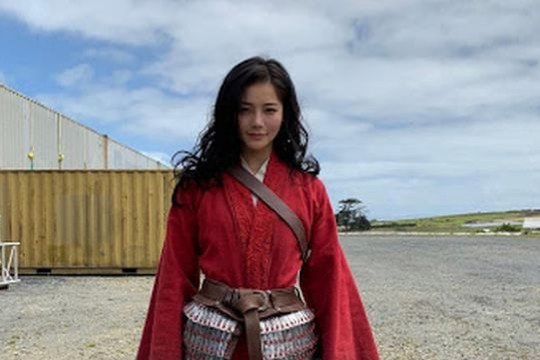 Lưu Diệc Phi chính thức bị diễn viên đóng thế Mulan "qua mặt" ở giải thưởng danh giá
