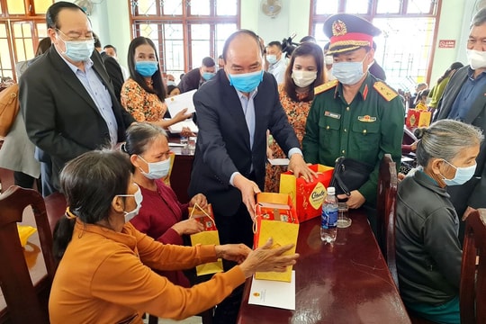 Thủ tướng: Chăm lo cho bà con để mỗi nhà, mỗi người đều có Tết
