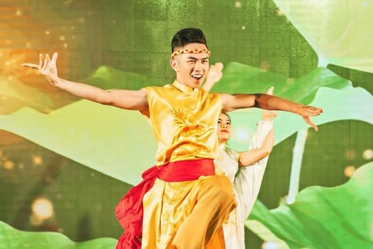 Nghệ sĩ múa Mai Trung Hiếu đột ngột qua đời ở tuổi 29 vì bạo bệnh