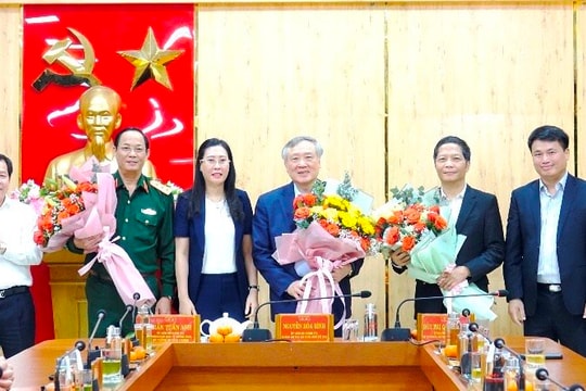 Uỷ viên Bộ Chính trị, Chánh án TANDTC Nguyễn Hoà Bình thăm chúc Tết và làm việc tại Quảng Ngãi