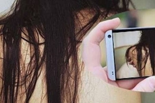 Khởi tố Giám đốc dọa tung clip nhạy cảm, tống tiền nữ Hiệu trưởng