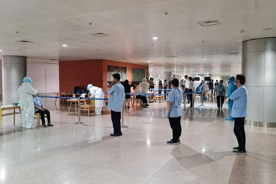 TP Hồ Chí Minh phát hiện 4 ca nghi nhiễm COVID-19 mới ở sân bay Tân Sơn Nhất