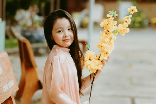 'Rụng tim' trước loạt ảnh xinh xắn, ra dáng thiếu nữ của con gái Elly Trần