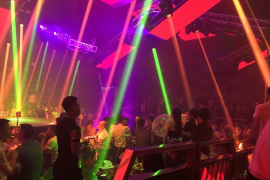 Từ 12h trưa 9/2, TP.HCM đóng cửa quán karaoke, massage, rạp chiếu phim