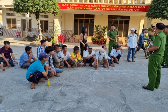 Kiên Giang: Công an đột kích trường gà chiều 29 Tết, hàng chục con bạc chạy tán loạn