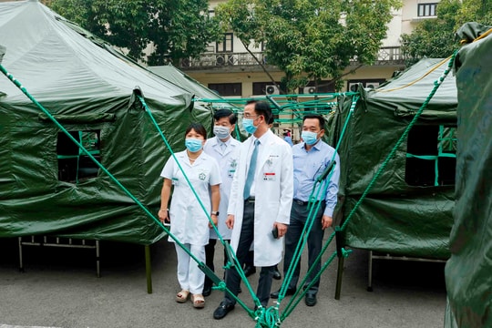 Bên trong bệnh viện dã chiến dựng “thần tốc” trong 4 giờ tại Bạch Mai