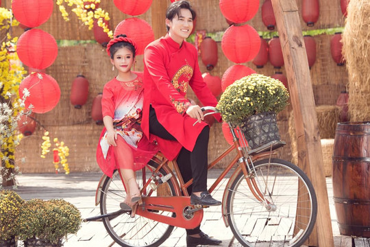 Model nhí Katherine Minh Vy cùng Hà Trí Quang “chở Tết” đến mọi nhà