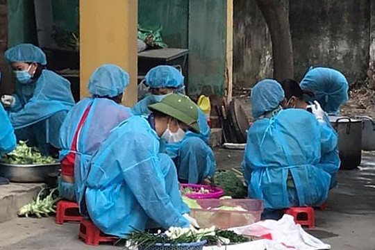 Bếp ăn dã chiến đỏ lửa xuyên Tết