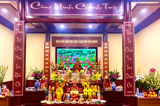 Đôi câu đối là kim chỉ nam cho hoạt động công vụ của đội ngũ Thẩm phán
