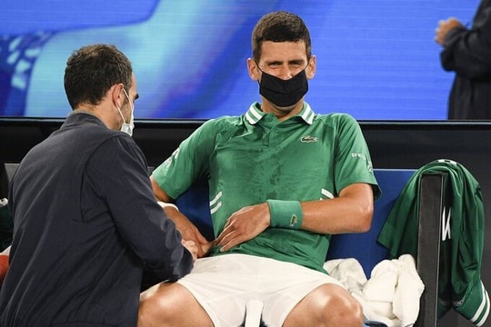 Australian Open 2021: Djokovic tiến vào vòng bốn