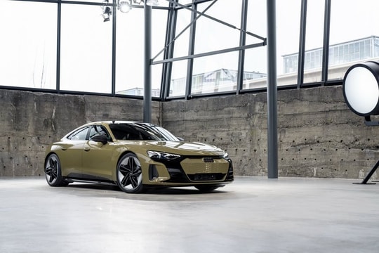 Audi e-tron GT ra mắt, giá từ 100.000 USD