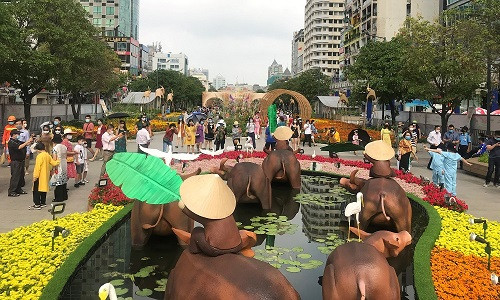 Hơn 76.000 lượt khách tham quan đường hoa Nguyễn Huệ Tết Tân Sửu 2021
