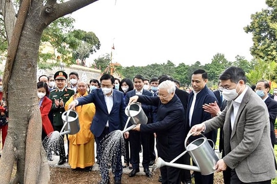 Tổng Bí thư, Chủ tịch nước trồng cây lưu niệm tại Khu di tích Hoàng Thành Thăng Long