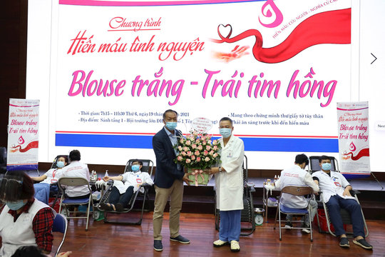 Bệnh viện Đại học Y Hà Nội tổ chức Ngày hội hiến máu tình nguyện “Blouse trắng – Trái tim hồng”