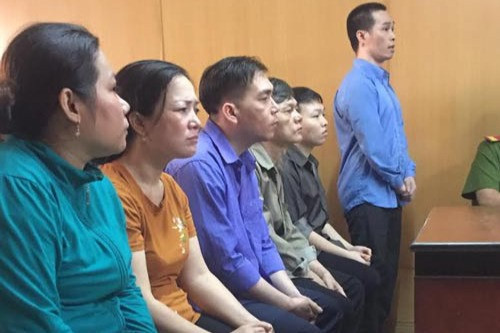 Giúp người nhà trốn tội, cả gia đình phải trả giá
