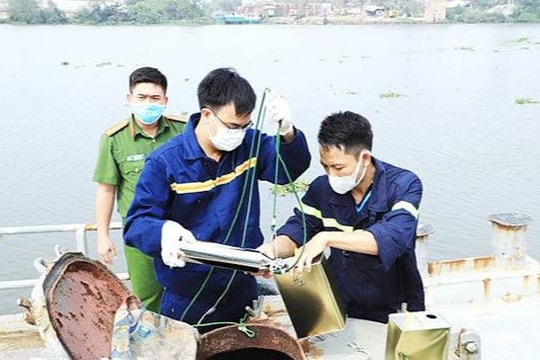 Khởi tố 33 bị can trong vụ buôn lậu, pha chế xăng giả