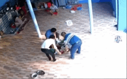 Cả gia đình mất cỗ trong giây lát chỉ vì sơ suất giống nhau của 2 người đàn ông