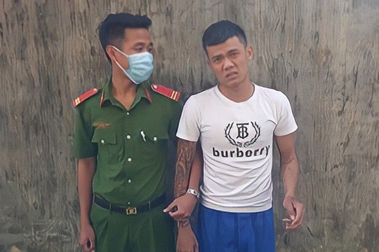 Bắt giữ thanh niên trộm vàng trốn dưới gầm giường