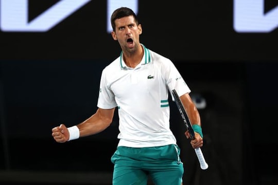 Australian Open 2021: Djokovic loại Karatsev, tiến vào chung kết