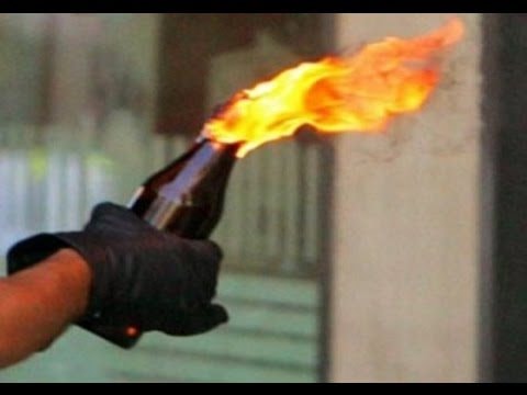 Bị ngăn cấm tình cảm, mang "bom xăng" ném vào nhà bạn gái