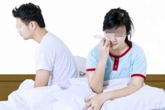 Chồng qua nhà người yêu cũ chúc đầu xuân, vợ giận dỗi nhịn ăn rồi lên mạng thắc mắc: 'Em có sai hay không'