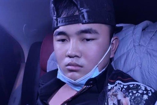 Tên cướp xịt dầu gió vào mặt tài xế taxi công nghệ