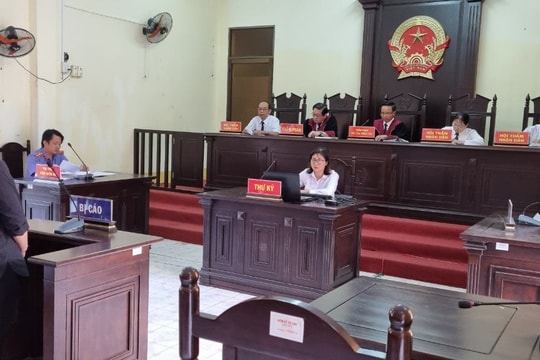 Ghen tuông, vợ dùng dao đâm chết "chồng hờ"