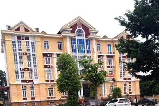 Hai cán bộ huyện đánh bạc tại công sở được sắp xếp công việc mới