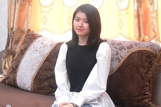 Hai cô gái xinh đẹp tình nguyện nhập ngũ